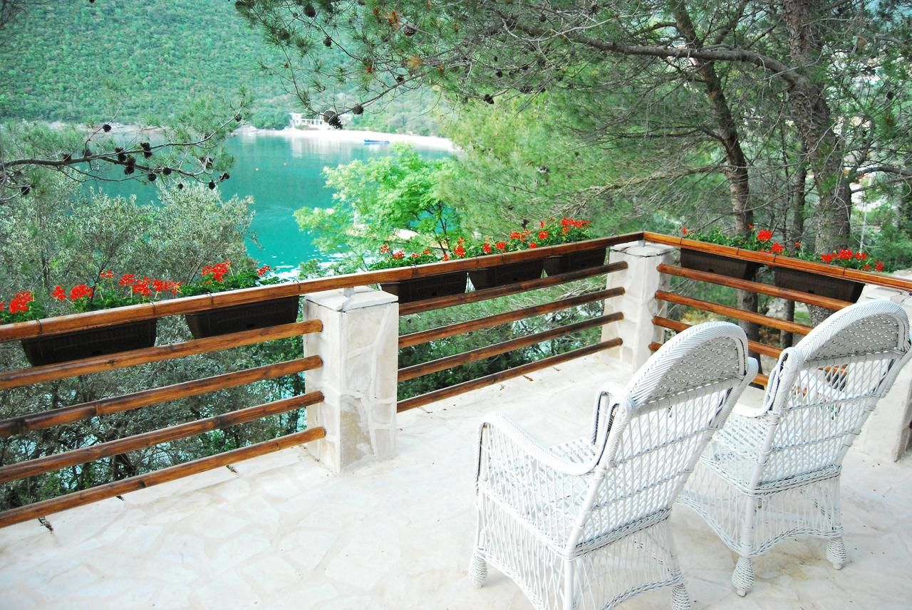 Отель Hotel Art Media Херцег-Нови