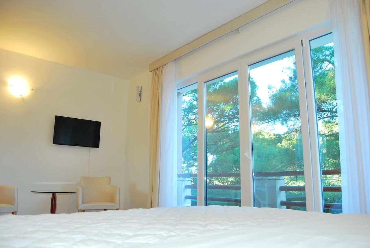 Отель Hotel Art Media Херцег-Нови